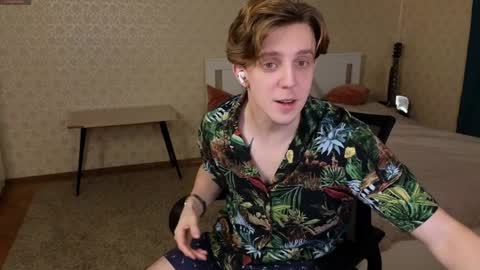 Snapshot of oliver_travis chatting on December 7, 2024, 1:03 am Oliver Evans online show from December 7, 2024, 1:03 am