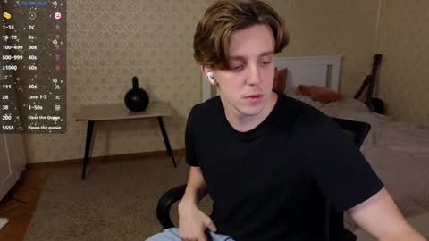 Snapshot of oliver_travis chatting on December 10, 2024, 12:39 am Oliver Evans online show from December 10, 2024, 12:39 am