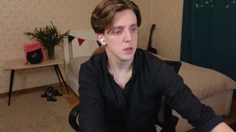 Snapshot of oliver_travis chatting on January 4, 2025, 12:37 am Oliver Evans online show from January 4, 2025, 12:37 am