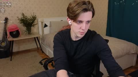 Snapshot of oliver_travis chatting on January 11, 2025, 12:12 am Oliver Evans online show from January 11, 2025, 12:12 am