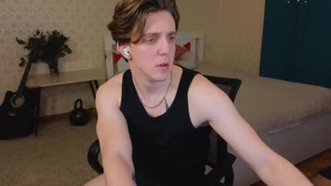 Snapshot of oliver_travis chatting on February 9, 2025, 12:39 am Oliver Evans online show from February 9, 2025, 12:39 am