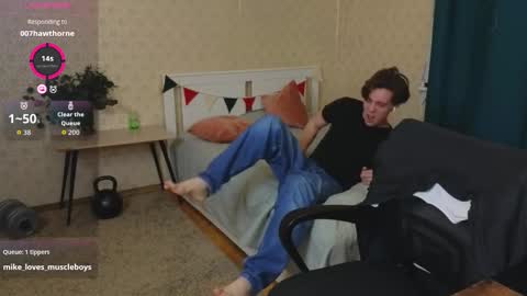 Snapshot of oliver_travis chatting on October 6, 2025, 12:41 am Oliver Evans online show from October 6, 2025, 12:41 am