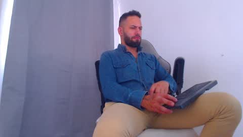 Snapshot of oliverdrew1 chatting on December 1, 2024, 5:13 pm oliver online show from December 1, 2024, 5:13 pm