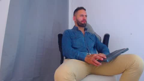 Snapshot of oliverdrew1 chatting on December 3, 2024, 12:24 am oliver online show from December 3, 2024, 12:24 am