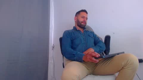 Snapshot of oliverdrew1 chatting on December 24, 2024, 9:11 pm oliver online show from December 24, 2024, 9:11 pm