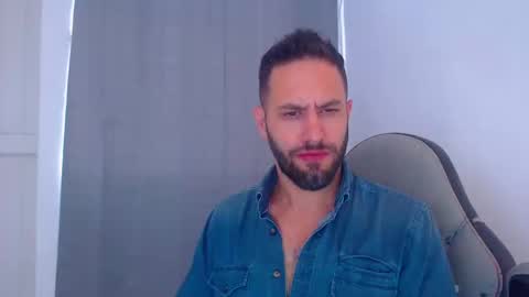 Snapshot of oliverdrew1 chatting on December 28, 2024, 6:08 pm oliver online show from December 28, 2024, 6:08 pm