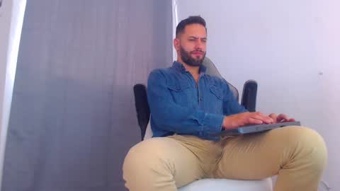 Snapshot of oliverdrew1 chatting on January 7, 2025, 7:17 pm oliver online show from January 7, 2025, 7:17 pm