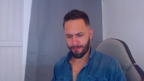 Snapshot of oliverdrew1 chatting on January 13, 2025, 12:09 am oliver online show from January 13, 2025, 12:09 am