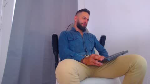 Snapshot of oliverdrew1 chatting on February 17, 2025, 7:10 pm oliver online show from February 17, 2025, 7:10 pm