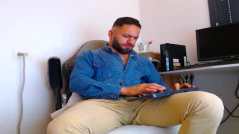 oliver online show from December 20, 2025, 6:15 pm