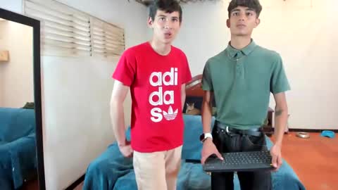 oliverhot2005 online show from February 8, 2025, 7:49 pm