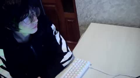 Snapshot of olivertwink007 chatting on March 11, 2026, 5:19 pm oliverrrtwink online show from March 11, 2026, 5:19 pm