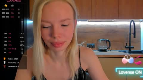 Olivia 3 online show from April 10, 2026, 10:14 pm