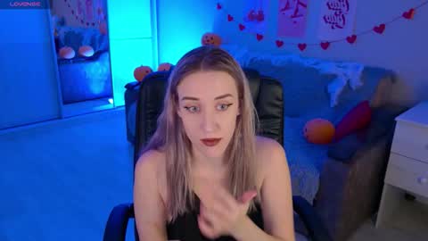 olivia_daze online show from November 4, 2025, 7:24 pm