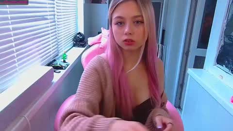 Snapshot of olivia_grr chatting on December 2, 2024, 7:47 am Olivia online show from December 2, 2024, 7:47 am