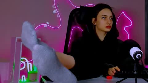 olivia_norton_ online show from April 9, 2026, 6:24 pm