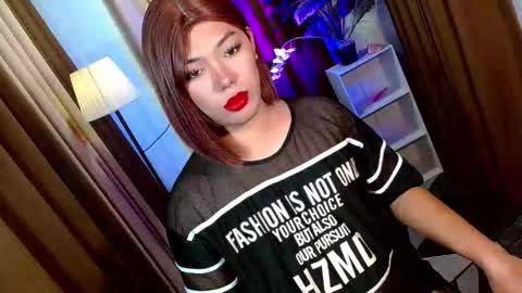 Snapshot of olivia_the_temptress27 chatting on November 19, 2025, 5:35 pm Miss OLIVIA online show from November 19, 2025, 5:35 pm