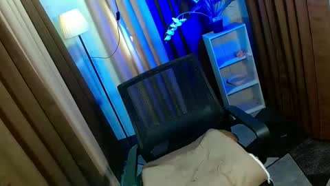 Snapshot of olivia_the_temptress27 chatting on December 21, 2025, 6:31 am Miss OLIVIA online show from December 21, 2025, 6:31 am