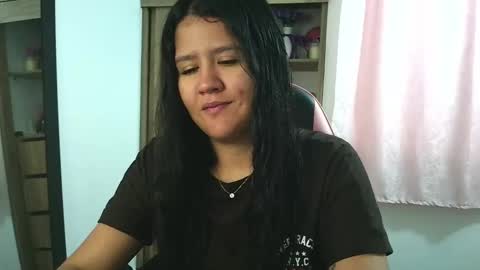 Olivia online show from November 14, 2025, 1:32 pm