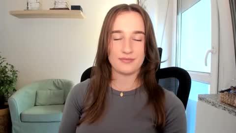 Oliwiaa2004 online show from September 9, 2025, 12:48 pm