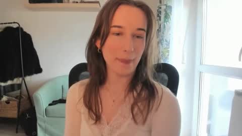 Snapshot of oliviaaa2003 chatting on April 16, 2026, 12:06 pm Oliwiaa2004 online show from April 16, 2026, 12:06 pm