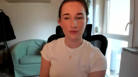Snapshot of oliviaaa2003 chatting on June 1, 2026, 10:28 am Oliwiaa2004 online show from June 1, 2026, 10:28 am
