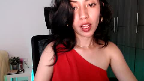oliviaaa__ online show from February 8, 2025, 6:12 pm