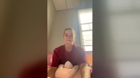 Snapshot of oliviaaraee chatting on February 3, 2026, 8:14 pm oliviaaraee online show from February 3, 2026, 8:14 pm