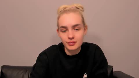 oliviaBeauty online show from February 23, 2026, 6:49 pm