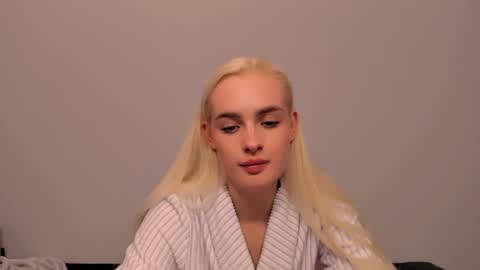 Snapshot of oliviahappy chatting on March 16, 2026, 8:24 pm oliviaBeauty online show from March 16, 2026, 8:24 pm