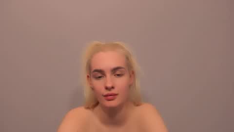 Snapshot of oliviahappy chatting on March 19, 2026, 9:30 pm oliviaBeauty online show from March 19, 2026, 9:30 pm
