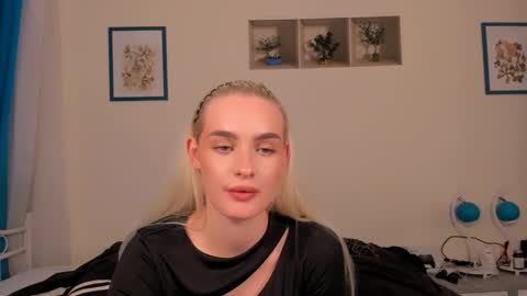 Snapshot of oliviahappy chatting on April 15, 2026, 7:54 pm oliviaBeauty online show from April 15, 2026, 7:54 pm
