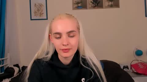 Snapshot of oliviahappy chatting on April 20, 2026, 6:53 pm oliviaBeauty online show from April 20, 2026, 6:53 pm