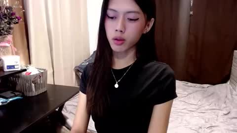 oliviaknightx online show from November 17, 2025, 3:40 pm