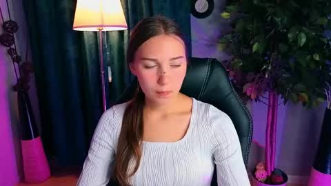 olivialangs online show from May 18, 2026, 10:54 am