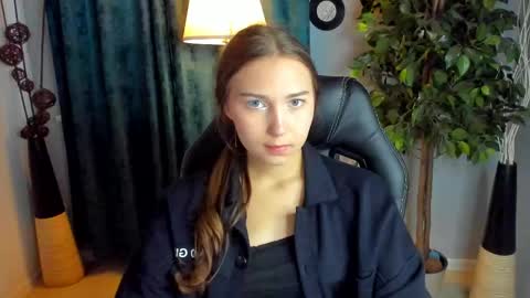 olivialangs online show from May 22, 2026, 11:05 am