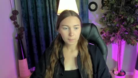 olivialangs online show from May 28, 2026, 11:07 am