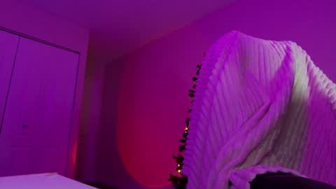Snapshot of oliviaowens chatting on December 3, 2024, 9:33 am Olivia Owens online show from December 3, 2024, 9:33 am