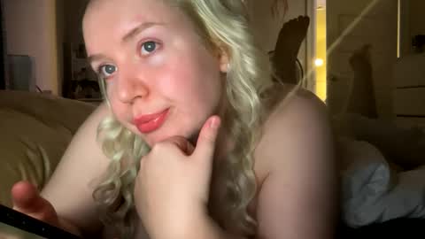 Snapshot of oliviaskies chatting on September 29, 2025, 4:50 am Olivia baby  online show from September 29, 2025, 4:50 am