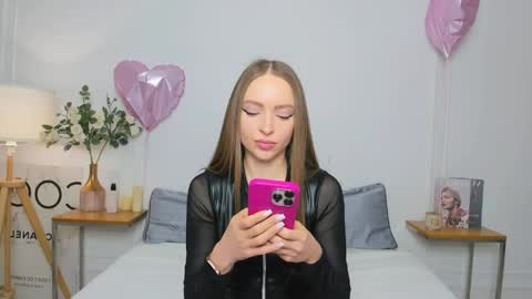 Olivia online show from April 16, 2026, 4:02 am