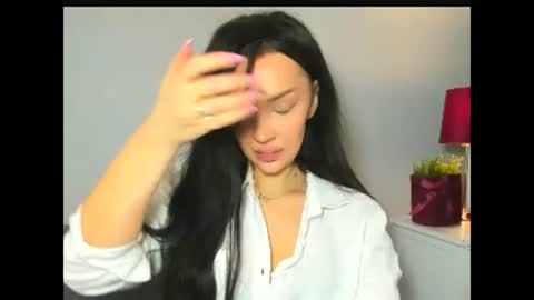 OliviaWomen online show from February 3, 2026, 10:31 am