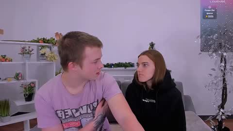 Olli and Stiw online show from December 8, 2024, 8:04 pm