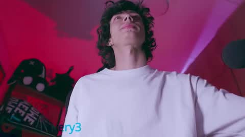     online show from November 18, 2025, 1:22 am