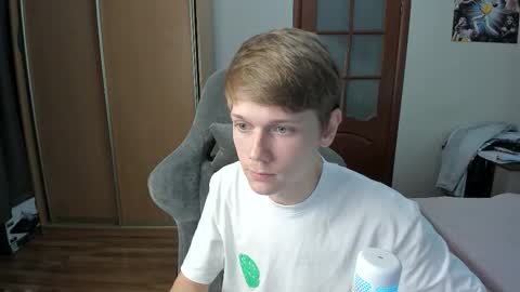 Oliver and Mira online show from November 17, 2025, 10:04 pm