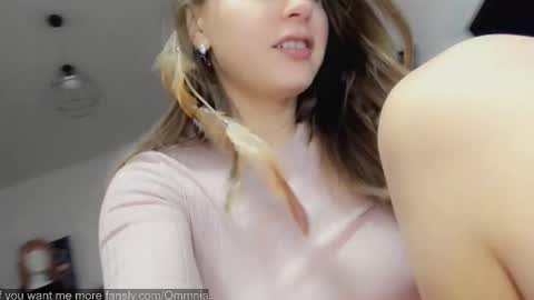 Snapshot of ommnia chatting on December 9, 2024, 8:12 pm Emma Talk only with followers online show from December 9, 2024, 8:12 pm