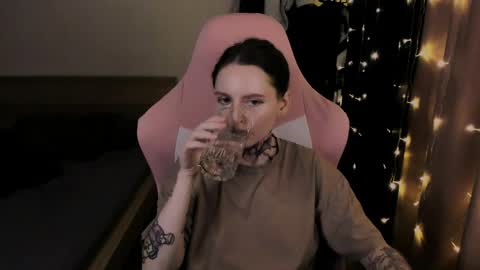 on_yxxx online show from May 11, 2026, 8:28 pm