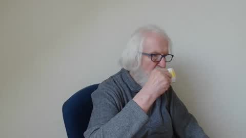 Somewhere over the rainbow online show from February 21, 2025, 1:22 pm