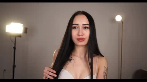 Snapshot of one_step_closer chatting on May 12, 2026, 6:43 am Mia online show from May 12, 2026, 6:43 am