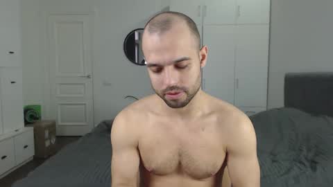 onebestlover online show from January 31, 2025, 9:27 am