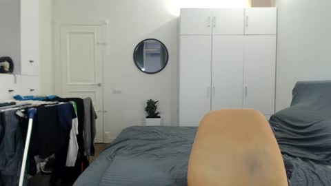 onebestlover online show from November 30, 2025, 10:08 am